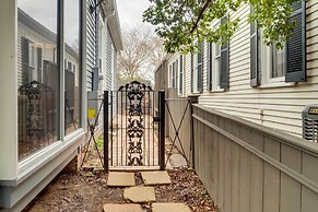 Comfy Central Natchez Hideaway: Walk to Dtwn!