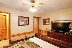 'creek Bend Escape' w/ Hot Tub + River Views!