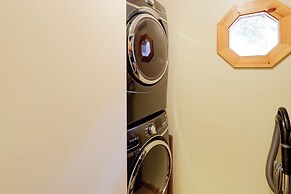 'creek Bend Escape' w/ Hot Tub + River Views!