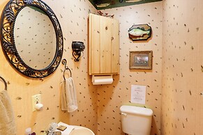 'creek Bend Escape' w/ Hot Tub + River Views!