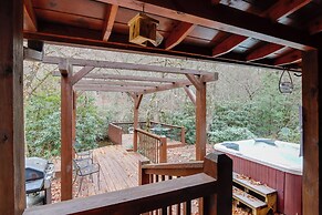 'creek Bend Escape' w/ Hot Tub + River Views!