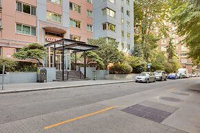 Downtown Seattle Condo w/ Rooftop Deck + Views!