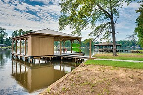Spacious Lake Sinclair Vacation Rental w/ Dock!