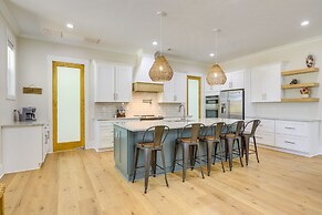 Spacious Lake Sinclair Vacation Rental w/ Dock!