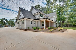 Spacious Lake Sinclair Vacation Rental w/ Dock!