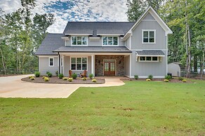 Spacious Lake Sinclair Vacation Rental w/ Dock!