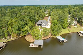 Spacious Lake Sinclair Vacation Rental w/ Dock!