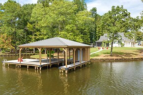 Spacious Lake Sinclair Vacation Rental w/ Dock!