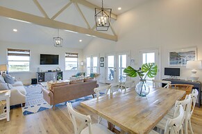 Lakefront Nola Home w/ Hot Tub & Views!