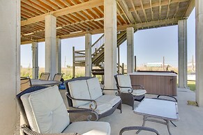 Lakefront Nola Home w/ Hot Tub & Views!