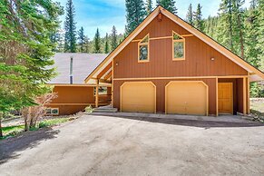 Riverside Colorado Chalet w/ Deck & Hot Tub