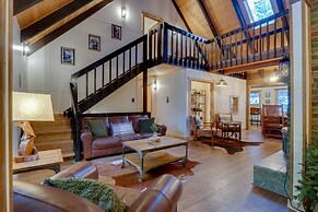 Riverside Colorado Cabin w/ Deck & Hot Tub