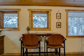 Riverside Colorado Cabin w/ Deck & Hot Tub