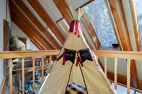 Riverside Colorado Cabin w/ Deck & Hot Tub