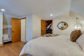 Riverside Colorado Cabin w/ Deck & Hot Tub