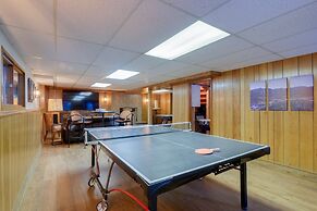 Riverside Colorado Cabin w/ Deck & Hot Tub