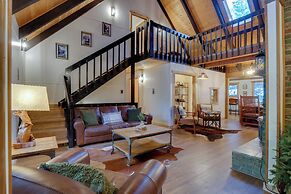 Riverside Colorado Cabin w/ Deck & Hot Tub