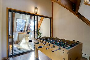 Riverside Colorado Cabin w/ Deck & Hot Tub