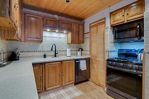 Riverside Colorado Cabin w/ Deck & Hot Tub