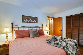 Riverside Colorado Cabin w/ Deck & Hot Tub