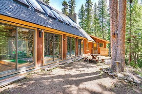 Riverside Colorado Cabin w/ Deck & Hot Tub