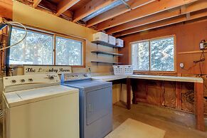 Riverside Colorado Cabin w/ Deck & Hot Tub