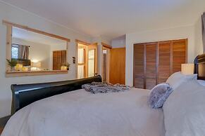 Riverside Colorado Cabin w/ Deck & Hot Tub