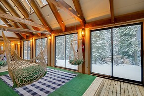 Riverside Colorado Cabin w/ Deck & Hot Tub