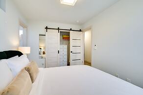 Luxury Seattle Home w/ Rooftop Deck + Fire Pit!