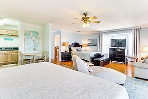 Spacious Tybee Island Retreat w/ Private Pool