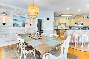 Spacious Tybee Island Retreat w/ Private Pool