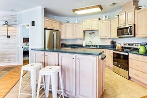 Spacious Tybee Island Retreat w/ Private Pool