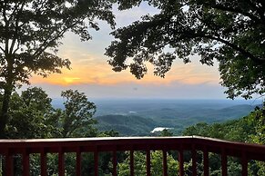 Rustic Ranger Cabin w/ Amazing Mountain Views