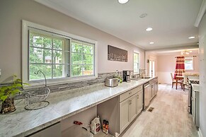 Picturesque Kennesaw Home w/ Private Backyard