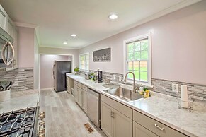 Picturesque Kennesaw Home w/ Private Backyard