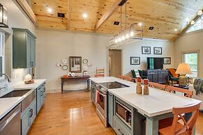 Spacious Midway Cottage w/ Porches, Near Hunting!