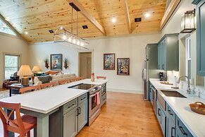 Spacious Midway Cottage w/ Porches, Near Hunting!