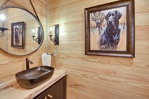 Spacious Midway Cottage w/ Porches, Near Hunting!