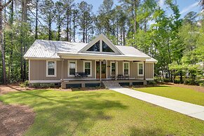 Spacious Midway Cottage w/ Porches, Near Hunting!