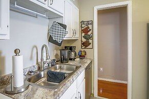 Cozy Memphis Vacation Rental Near Beale Street!