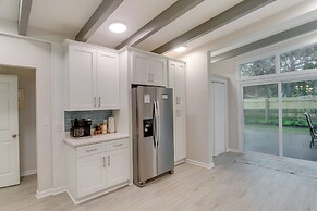 Bright Jekyll Island Home w/ Deck < 1 Mi to Beach