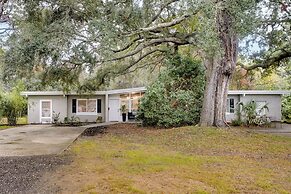 Bright Jekyll Island Home w/ Deck < 1 Mi to Beach