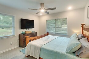 Bright Jekyll Island Home w/ Deck < 1 Mi to Beach