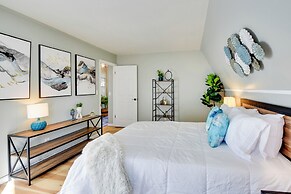 Spacious & Newly Remodeled A-frame w/ 2 Decks