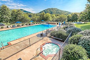 Spacious & Newly Remodeled A-frame w/ 2 Decks