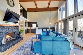 Spacious & Newly Remodeled A-frame w/ 2 Decks