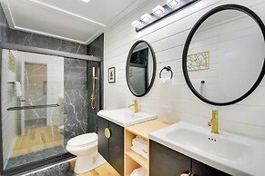 Spacious & Newly Remodeled A-frame w/ 2 Decks