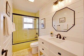 Spacious & Newly Remodeled A-frame w/ 2 Decks