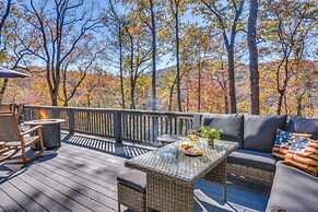 Lake Burton Retreat w/ Fire Pit & Hot Tub!