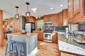 Lake Burton Retreat w/ Fire Pit & Hot Tub!